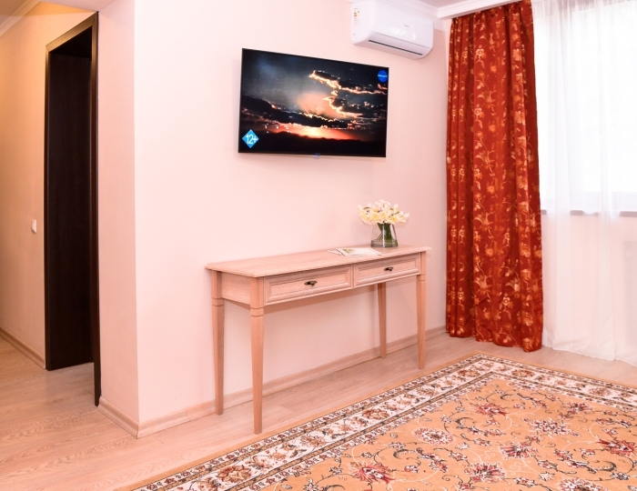 Люкс 2-местный 2-комнатный без балкона вид на парк корп.1 - Санаторий «Айвазовское» Алушта