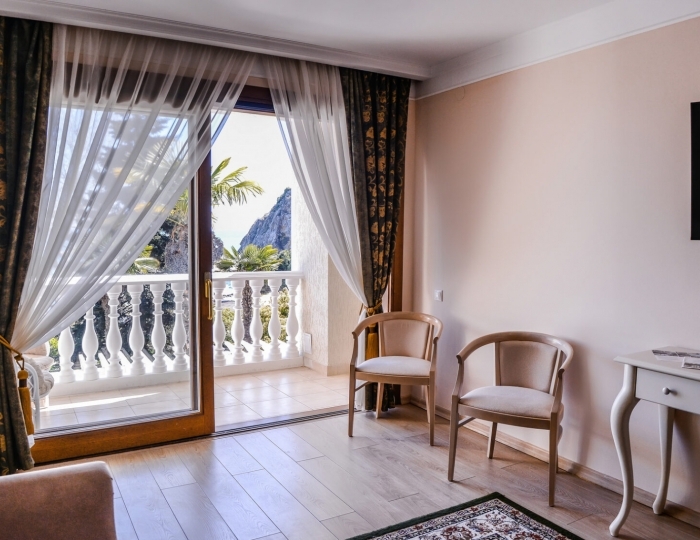 Люкс 2-местный 2-комнатный с балконом вид на море корп.1 - Санаторий «Айвазовское» Алушта