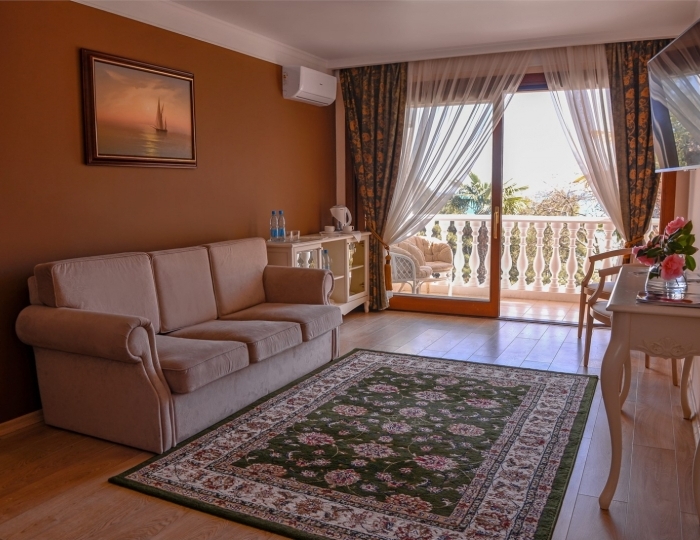 Люкс 2-местный 2-комнатный с балконом вид на море корп.1 - Санаторий «Айвазовское» Алушта