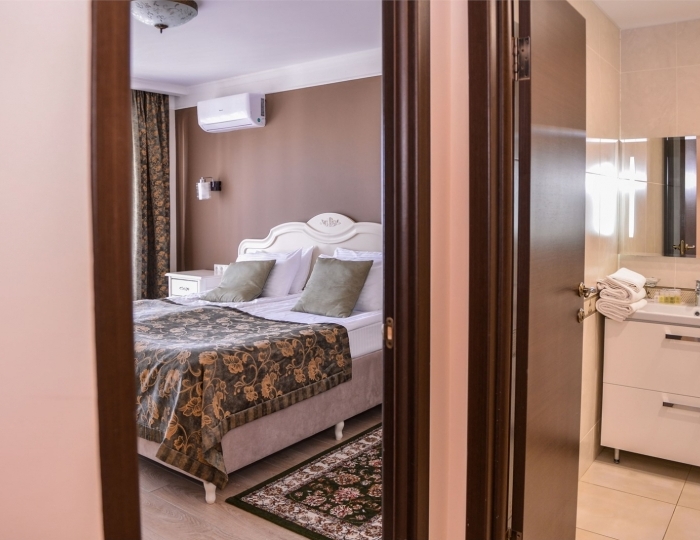 Люкс 2-местный 2-комнатный с балконом вид на море корп.1 - Санаторий «Айвазовское» Алушта