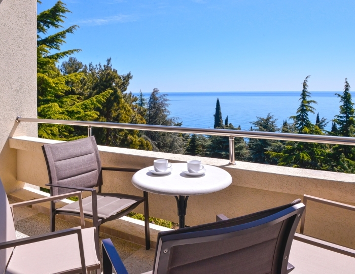 Люкс 2-местный 2-комнатный с балконом вид на море корп.3 - Санаторий «Айвазовское» Алушта